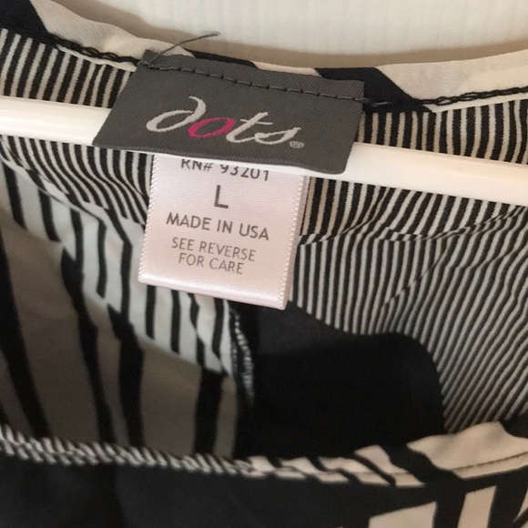 Asymmetrical black and white top - Picture 3 of 3